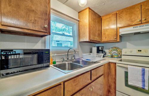 Cabin with Fire Pit, Walk to Steinhatchee River! - Foto 12