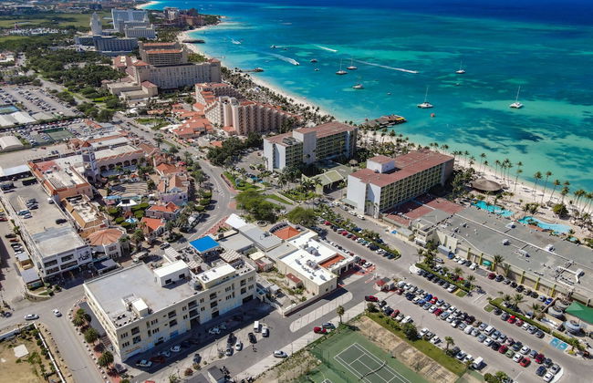 Luxury 2-bedroom Condo Right on the Strip in Palm Beach - Photo 39