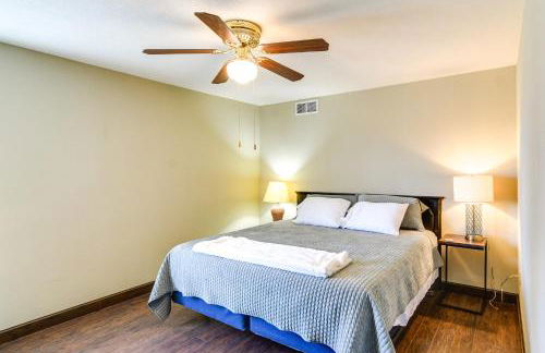 Riverfront Cabin Near Dtwn Pella with Game Room! - Foto 11