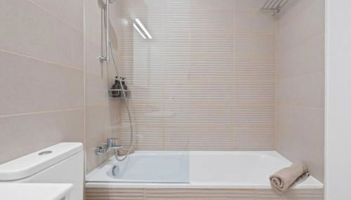 Sea View Apartment Estepona - Célere Sea Views - Photo 4, towels, Shower