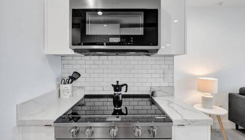 Contemporary 2BR Home with Pool & BBQ Access - Foto 3