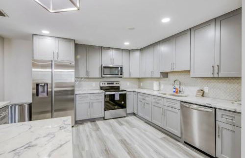 Dog friendly condo with beach access, hot tub, firepit - Foto 69