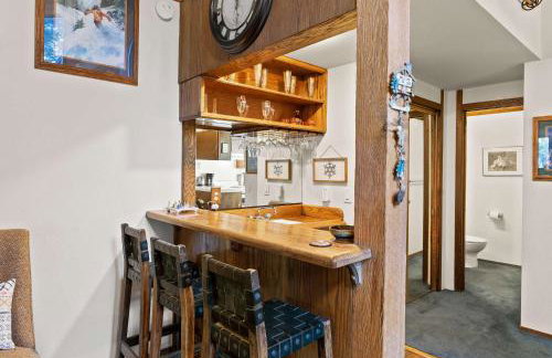 2BR Overlooks Shared Pool Near Gondola & Village - Foto 18