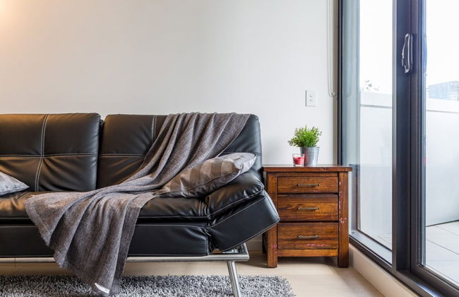 Modern 1 Bedroom in Tranquil Parklands - Photo 9