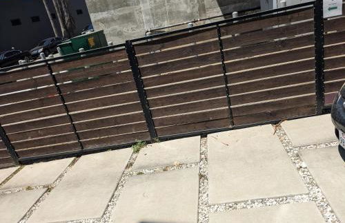 Cozy 3 BR Townhouse with Balcony - Photo 62