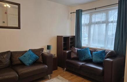 Cosy 3BDR Home With Free Parking In Harrow - Photo 7