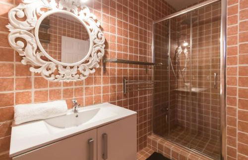 Classic Villa for 12- Pool, BBQ, big exterior area - Foto 10