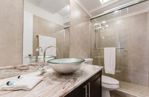 Boca Coastal Waterfront Stay - 2BR 2BA - Pool, Gym, Parking, Walk to Beach - Foto 41