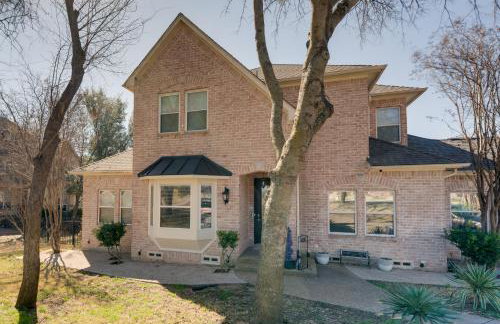 Near Joe Pool Lake! Luxe Getaway with Shared Pool - Foto 37