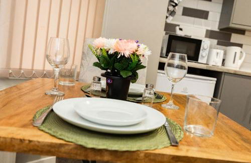 Luxury Modern Flat In Wolverhampton- Garden Views - Photo 3