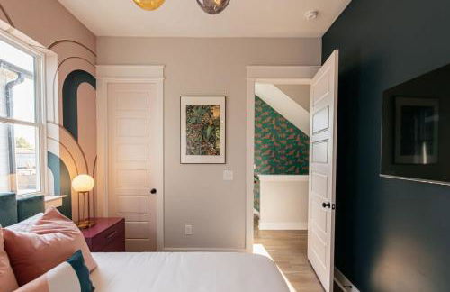 Designer Single Family House-Rooftop- Hot Tub - Foto 41