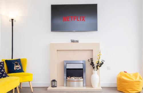 Lavish 4-Bedrooms with Modern Home Features - Guest 8 - Hi-Speed Wi-Fi - Luxury Garden - Private Ample Parking - Foto 7