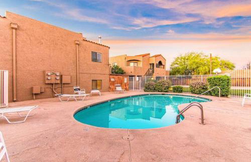 Sunny King-sized 1BD Condo near UofA and UMC w Pool, Parking - Foto 18