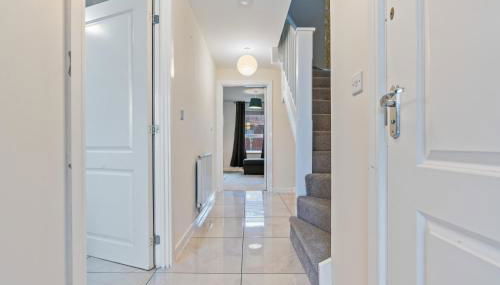 Spacious 4-Bed Home Near Cribbs & Bristol - Foto 5