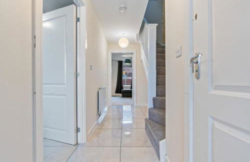 Spacious 4-Bed Home Near Cribbs & Bristol - Foto 5