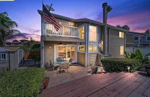 Waterfront Sleeps 6 near Marina with Hot Tub - Foto 16