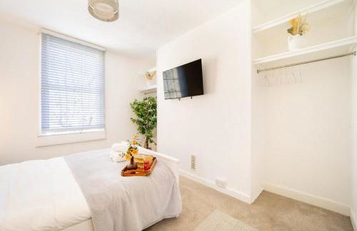 Larkhall Retreat- Village Centre, Parking, 4K TVs, 10mins To City Centre - Photo 12