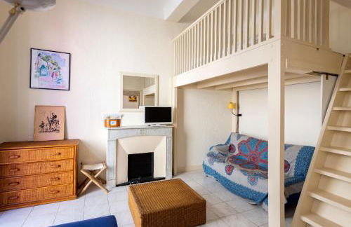 LE RÉTRO studio avec mezzanine en plein centre - Foto 1