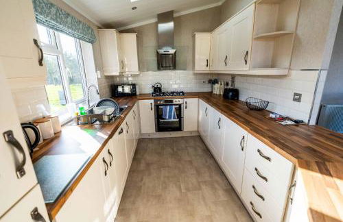 Deneb Lodge with Hot Tub - Foto 5