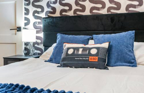 Stylish House with Hot Tub, Fire Pit Pool table near Denver - Photo 25