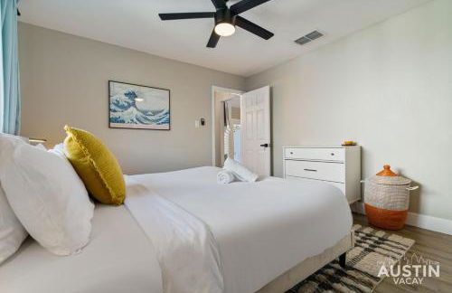 Family 3BR 2BA Home Near Charming Main Street w Cowboy Pool by Austin Vacay - Foto 35