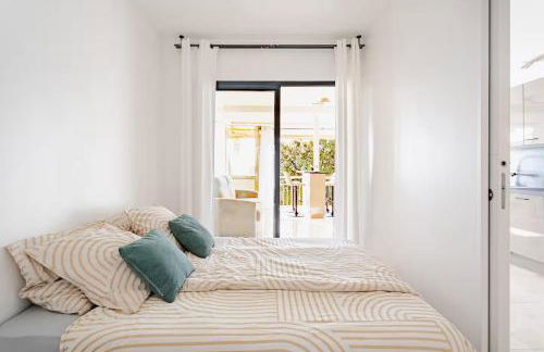 Luxury Apartment with Sea View and Private Beach Access - Photo 14