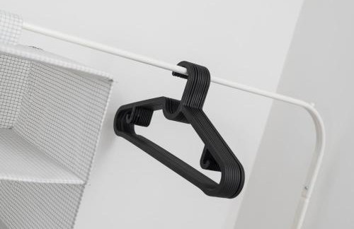 Large 5BR Home - Ideal for Contractors - Parking Available - Photo 32