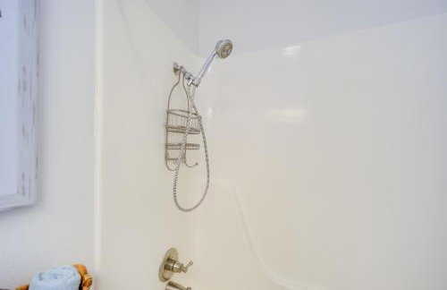 Lakefront Granite Shoals Escape with Dock! - Foto 24