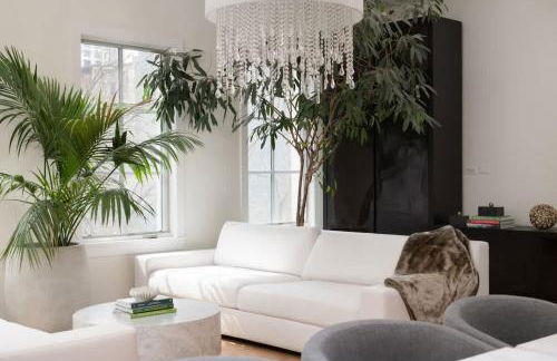 Luxury Gold Coast Penthouse with Deck & Views - Photo 9