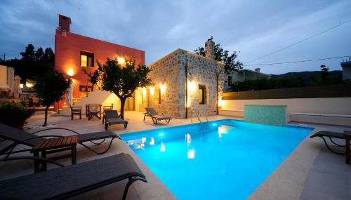 Hawk Villa, Timeless Village Escape with Pool, By ThinkVilla - Foto 2