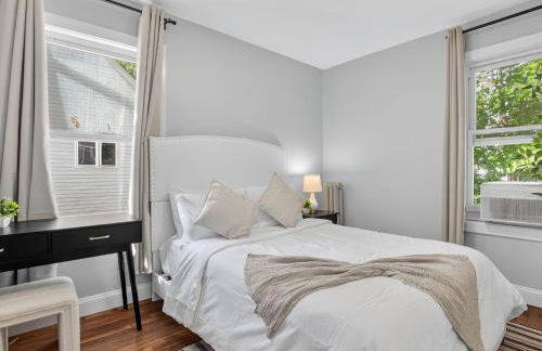 LUX Retreat Home with Yard - Foto 51