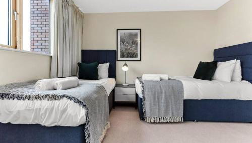 Large Group & Contractor Booking! Duplex w/Parking - Foto 3