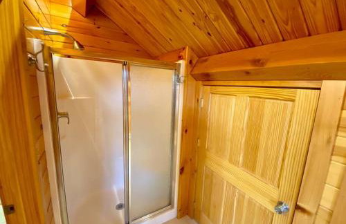 Spacious Salmon River Waterfront Lodge for 6 - Foto 22