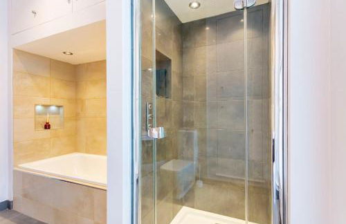 Luxury Spacious Flat For 4 Guests & Free Parking - Photo 6