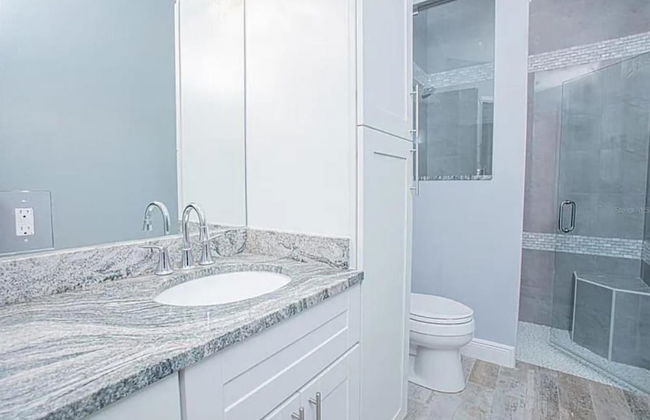 Stunning Luxury Mediterranean-style Private Oasis! - Foto 15