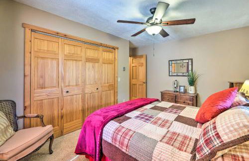 Slaty Fork Escape with Mountain View and Hot Tub! - Foto 22