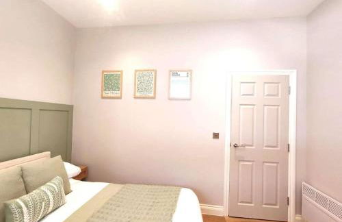 Stunning Apartment-6 Minute walk from Beach-Free Parking - Photo 24