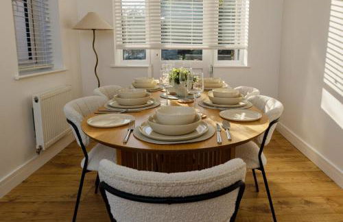 Stylish 3BR House with Free Parking & Garden - Foto 18