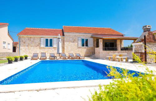 Villa Stone House with Pool - Foto 1