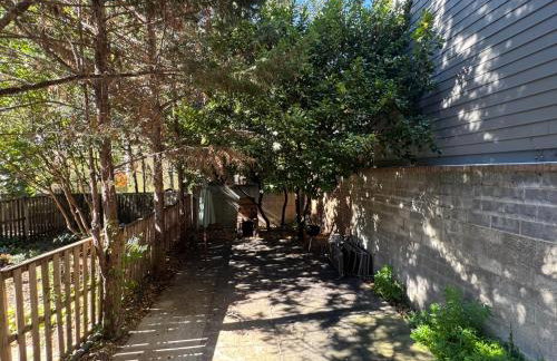 Large DUPLEX Apt 2Bdrm 1Den-Metro - Photo 38