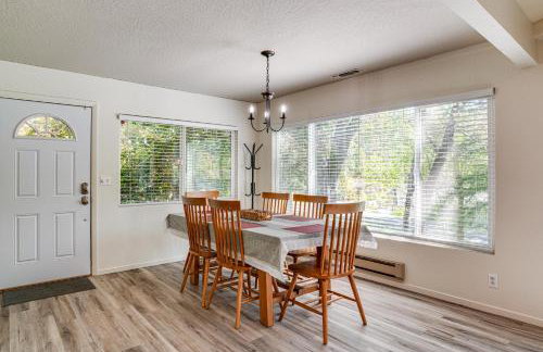 Furnished Deck and Fire Pit Sherwood Forest Cabin - Foto 2