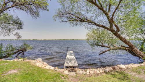 Lakeside Litchfield Home with Patio and Gas Grill! - Foto 3