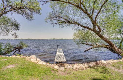 Lakeside Litchfield Home with Patio and Gas Grill! - Foto 3