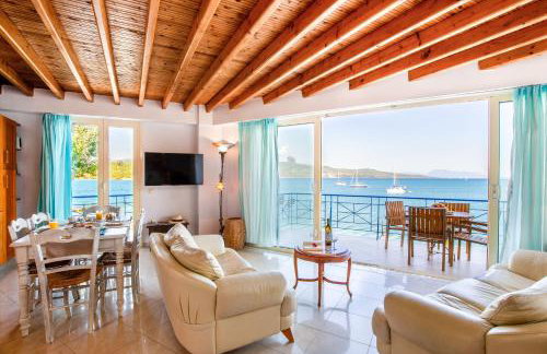 Salty Breeze - Photo 1