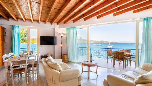 Salty Breeze - Photo 1