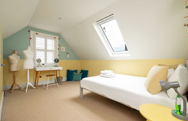 Chic and Colourful Family Home by Underthedoormat - Foto 29