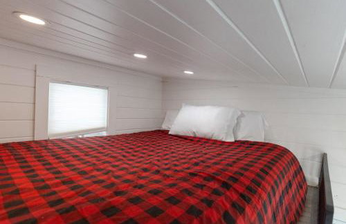 Maple Sugar Shack Tiny House with hot tub & river by Stowe - Foto 30