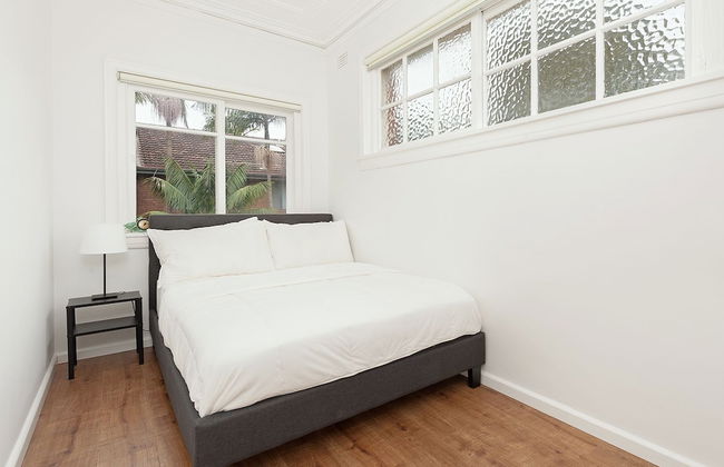 Newly Renovated Apt Close to CBD Unit 2 - Photo 2