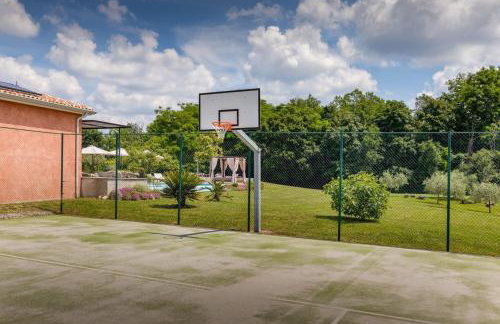 Villa Village by Villsy - with heated pool, spa, private tennis court, golf court, basketball court and playroom - Photo 25