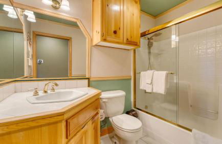 Golden Summit by AvantStay Stunning Secluded Cabin w Access to Tahoe Donner - Foto 26